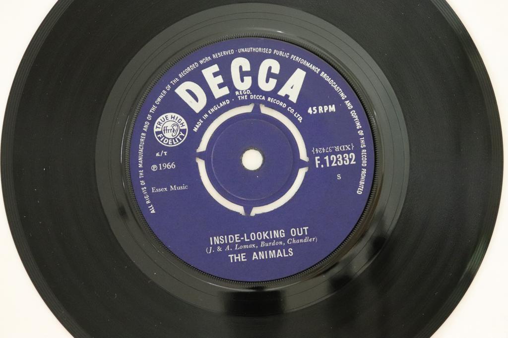 7-дюймовая пластинка ANIMALS - Inside-Looking Out F12332 Decca 1966 UK Rock б/у