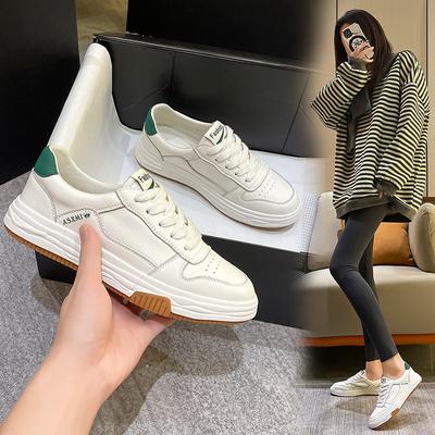 Маленькие белые туфли. Женские осенние новые популярные женские туфли на плоской подошве. Универсальные модные повседневные модные спортивные кроссовки.