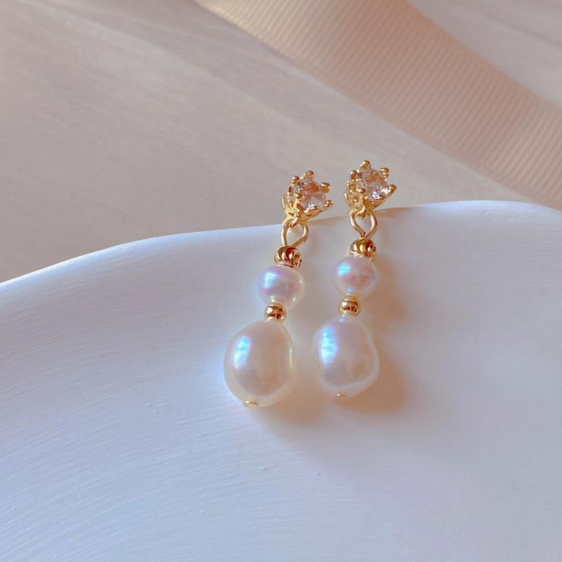 Unique design, pleated, natural baroque pearl earrings, trendy earrings, autumn/winter style, cute women's earrings