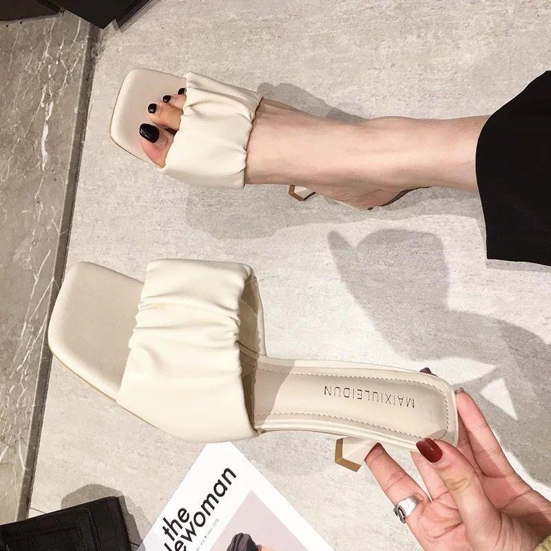 Versatile word fashion sandals go out to wear Internet celebrity explosion French high heels women's slippers 2024 new models