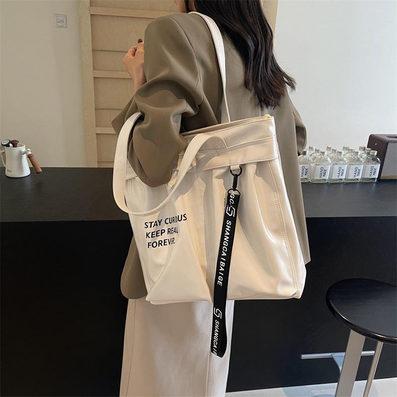 Большая вместительная сумка для женщин 2024 года, новая модная и стильная сумка через плечо для поездок на работу, универсальная сумка для студентов колледжей