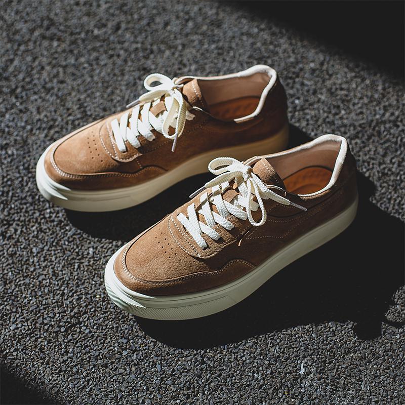 Модная британская повседневная обувь Универсальная повседневная спортивная обувь Мужские замшевые туфли Простые туфли на толстой подошве Мужская рабочая обувь