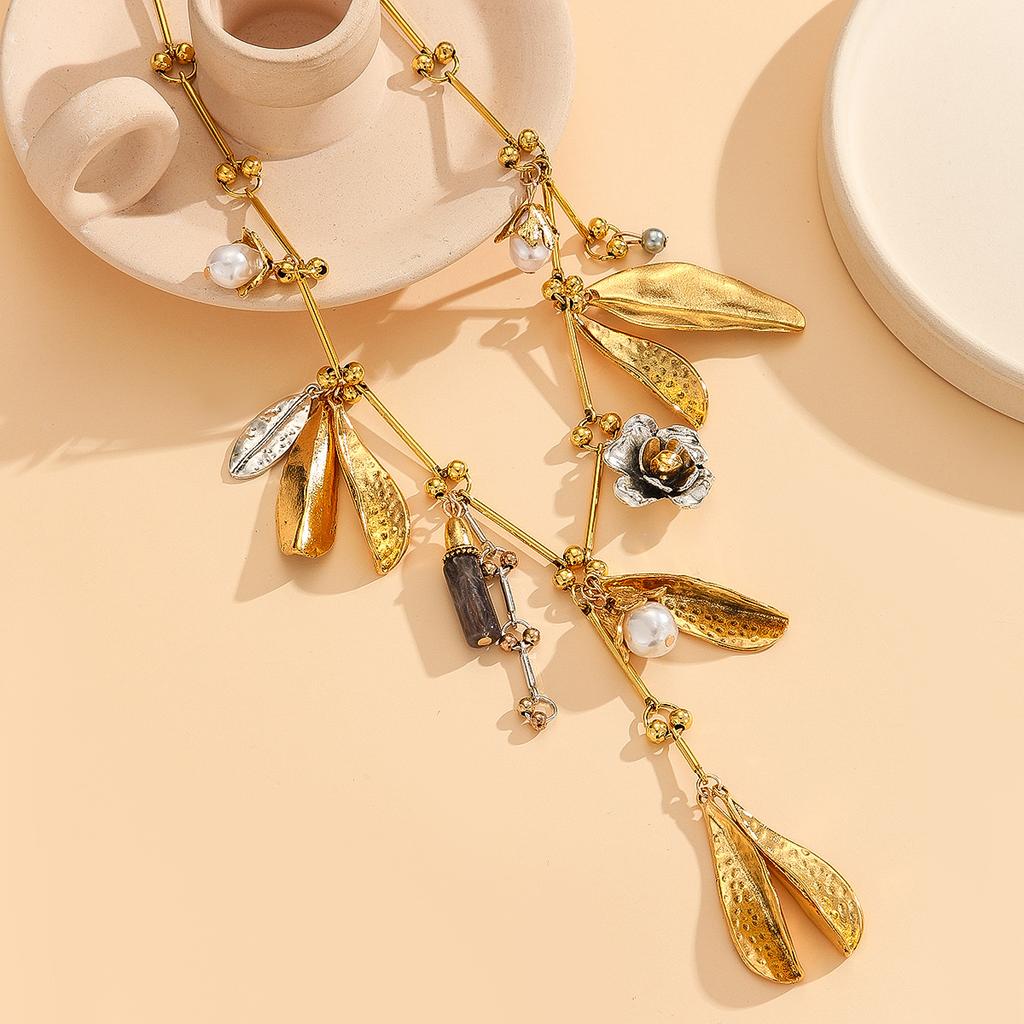 Heavy Handmade Zinc Alloy Leaf Anti-Pearl Rose Vintage Gold Women's Necklace