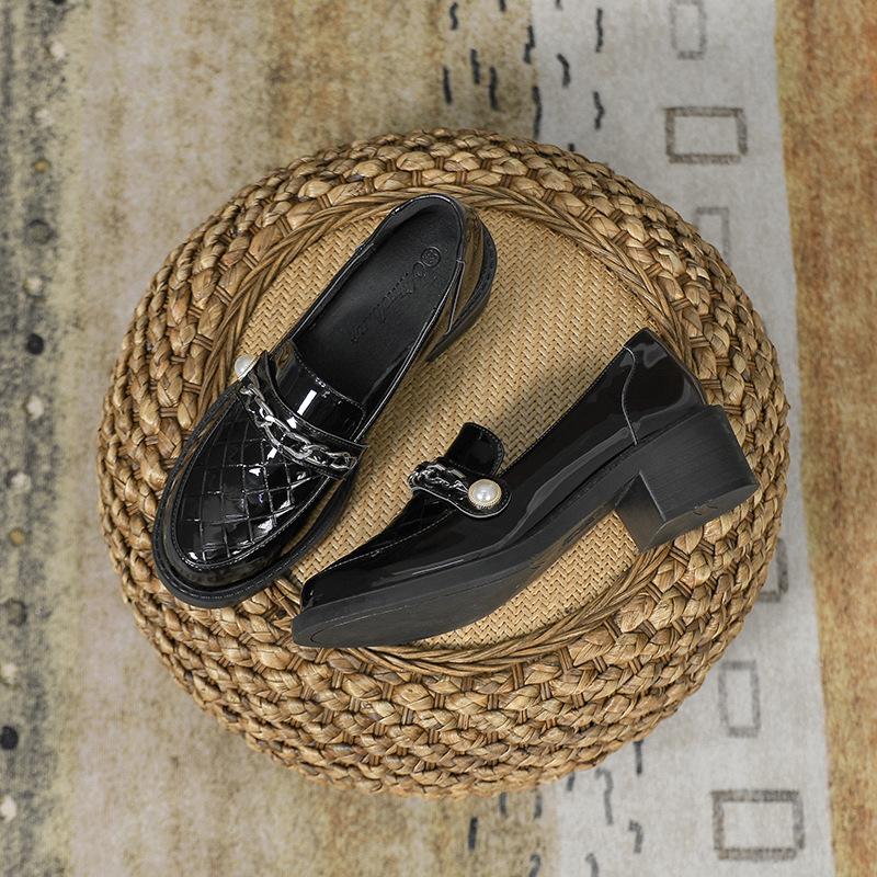 Модные клетчатые туфли-оксфорды из лакированной кожи женские броги с металлическими цепями и пряжками из жемчуга плетеные узоры на толстом каблуке женские лоферы