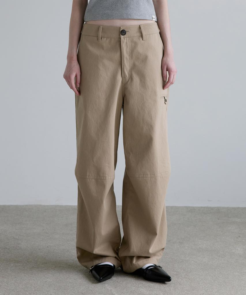 BOUNDARY Tab Wide Cut Chino Pants [Beige]