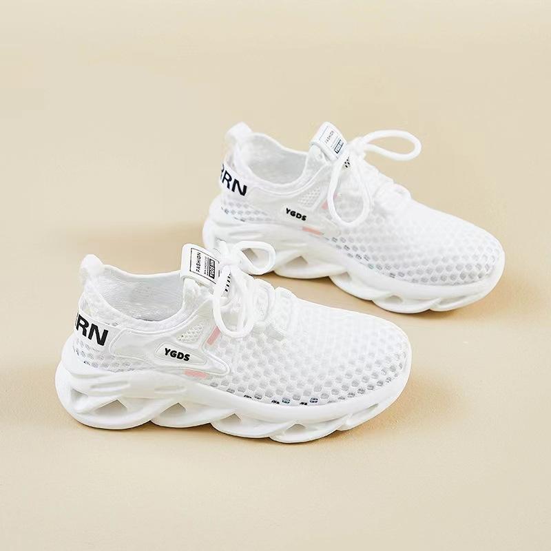 Кроссовки женские удобные наступающие на дерьмовую сетку 2024 лето новые полые дышащие сетчатые мягкие подошвы кроссовки для бега с мягкой поверхностью