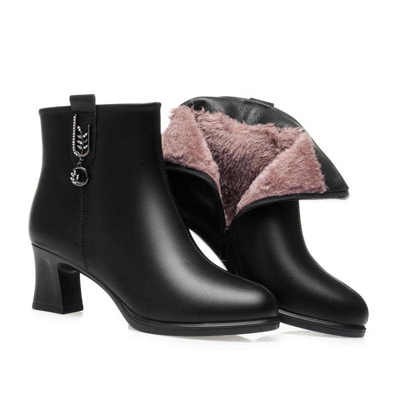 Модные удобные мягкие кожаные теплые зимние туфли женские на платформе 2024 года на толстом высоком каблуке ботильоны для офиса мама модель сплошная кожа