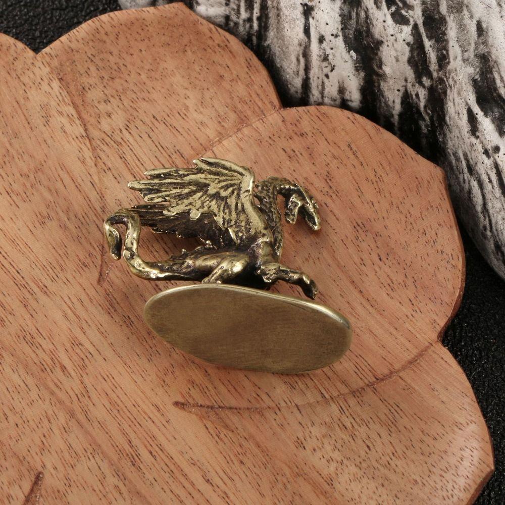 Hand-held Little Flying Dragon Ornaments Solid Brass Dragon Miniatures Living Room