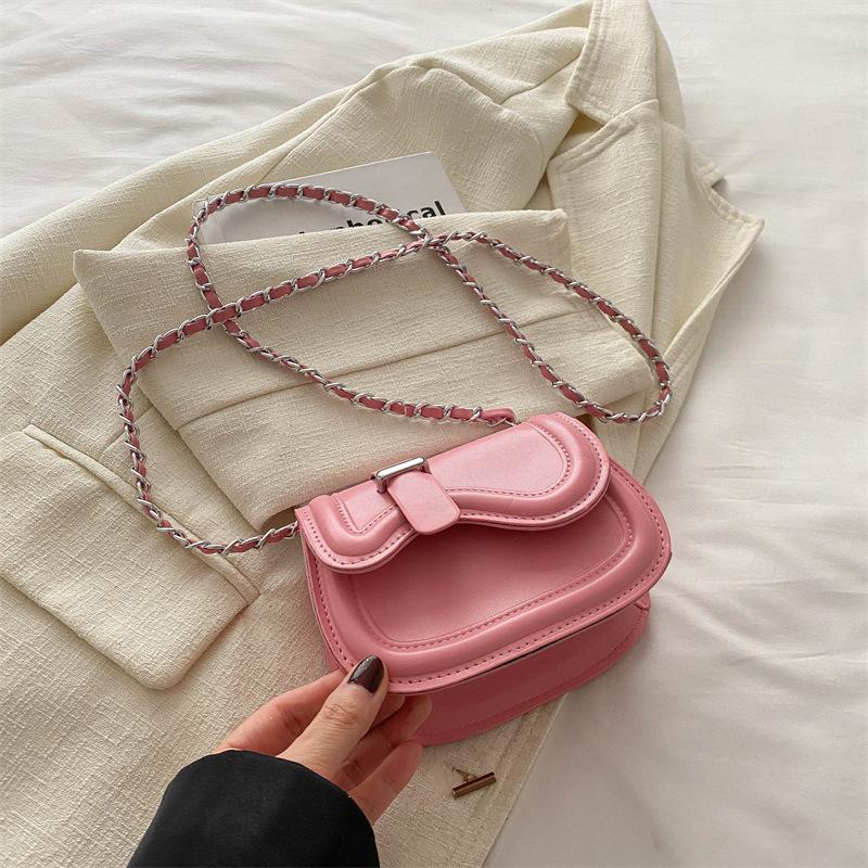 Однотонная текстура простая мода маленькая сумка женская сумка-цепочка 2025 весна новая универсальная ins сумка-мессенджер сумка-седло