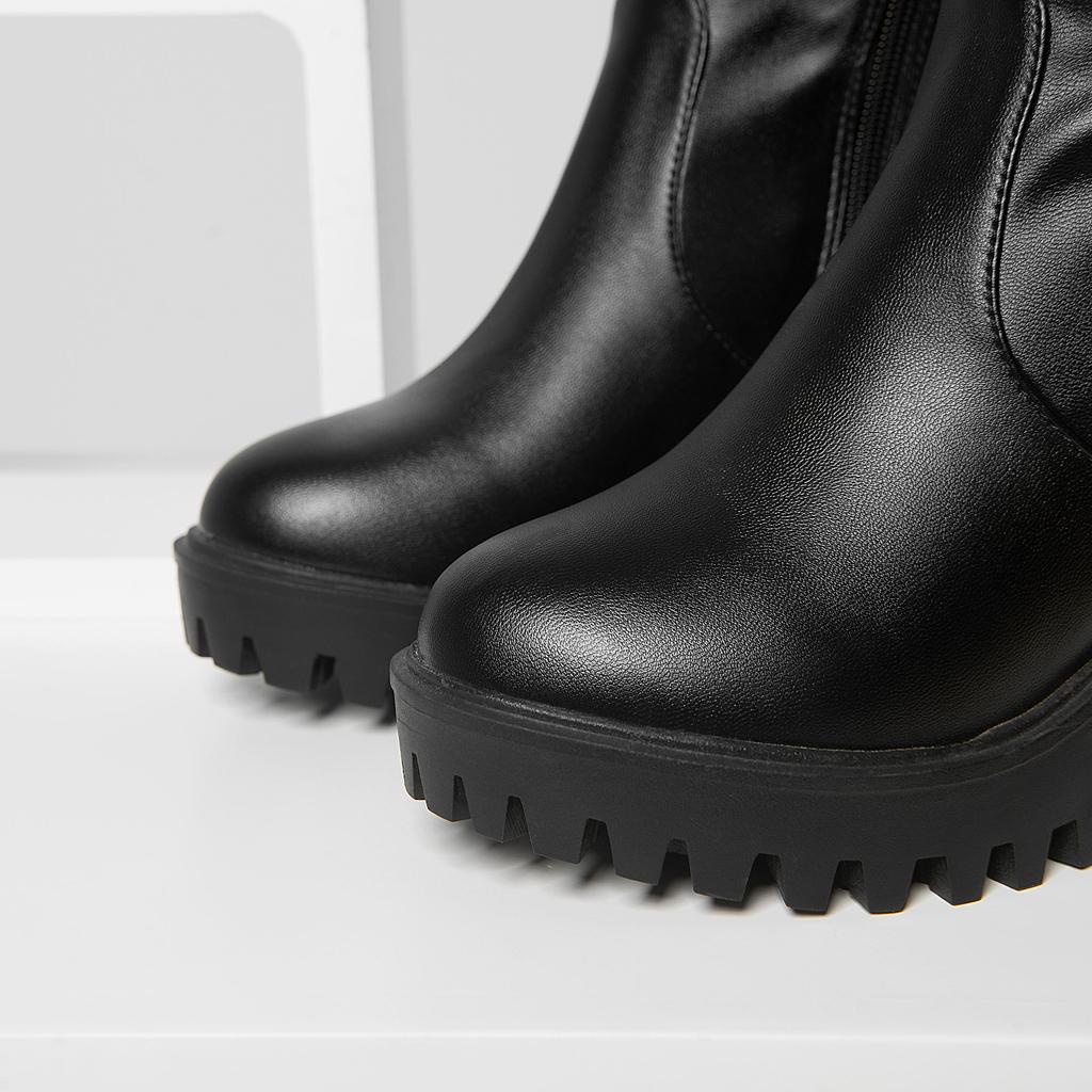 Q/Женские ботинки на высоком каблуке, осенние и зимние новые однотонные мотоциклетные ботинки большого размера