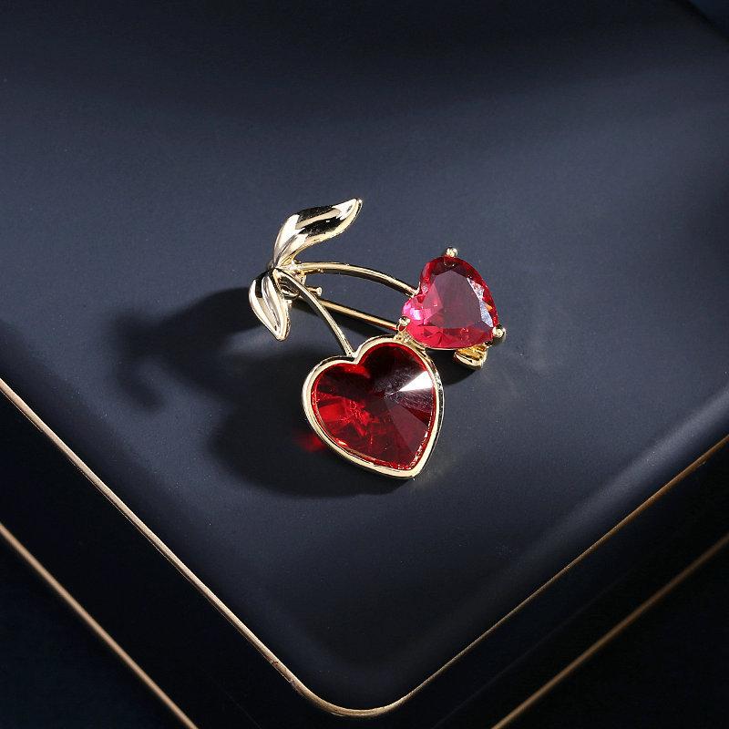 Female Fashion Red Crystal Love Heart Brooches For Women Luxury Gold Color Alloy Zircon Plant Brooch Safety Pins