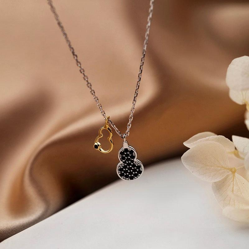 Diamond Studded Gourd Pendant Necklace Version for Girls, Collarbone Chain for Japanese and Korean Minimalist Style Accessories