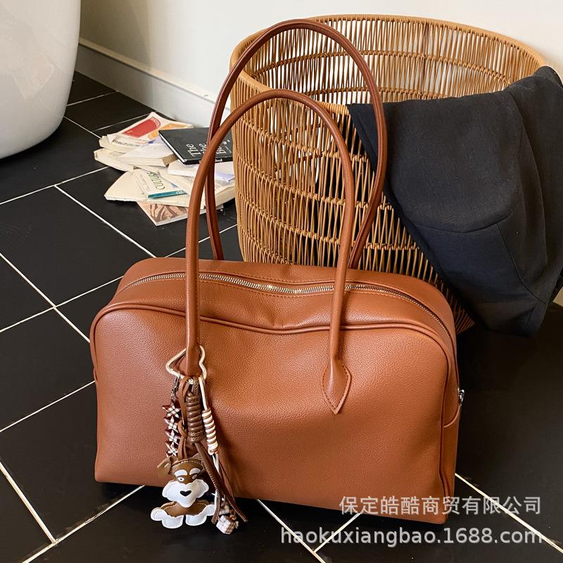 Универсальная сумка-подушка большой вместимости для поездок 2025 простая повседневная осенне-зимняя новинка женская трендовая высококлассная сумка через плечо