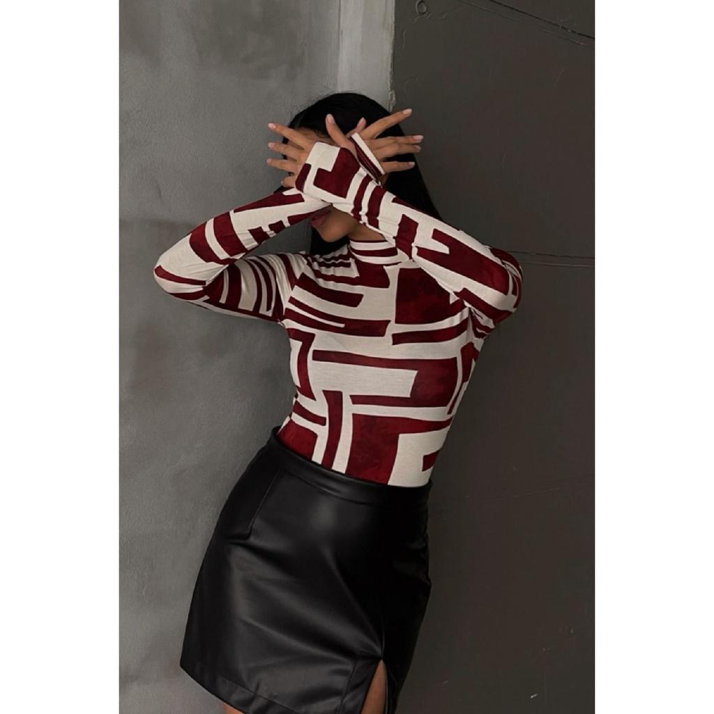 Женское черное боди с деталями на пальцах