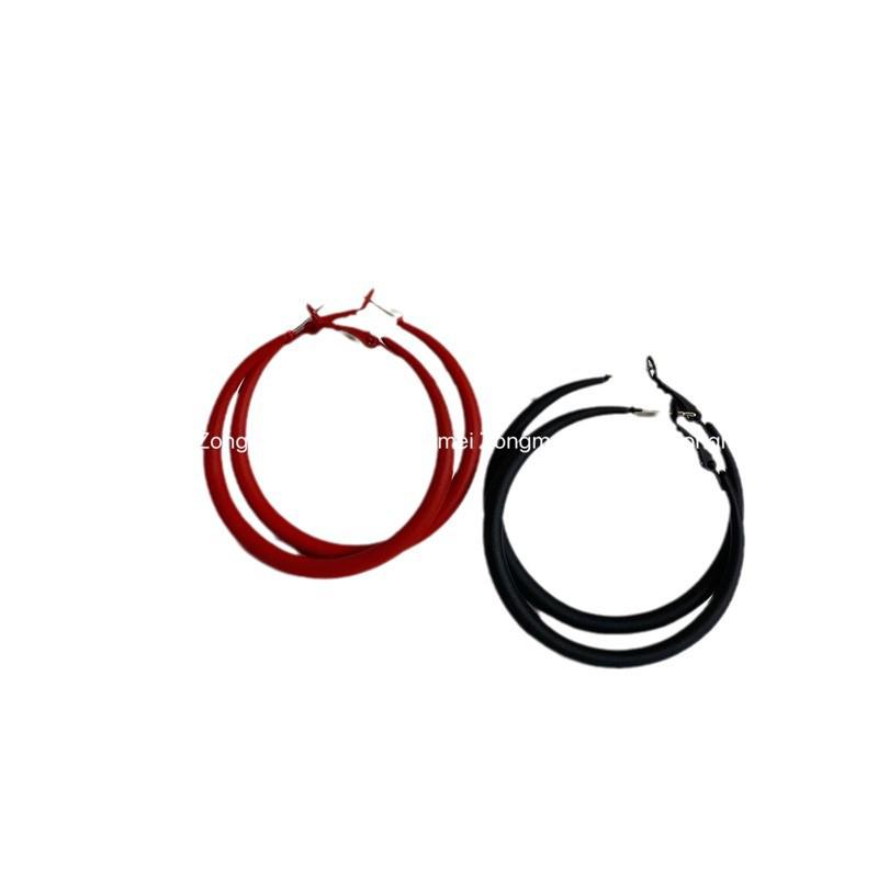 Крупные серьги-кольца конфетных цветов: Крупные, яркие серьги-кольца для модного, элегантного образа