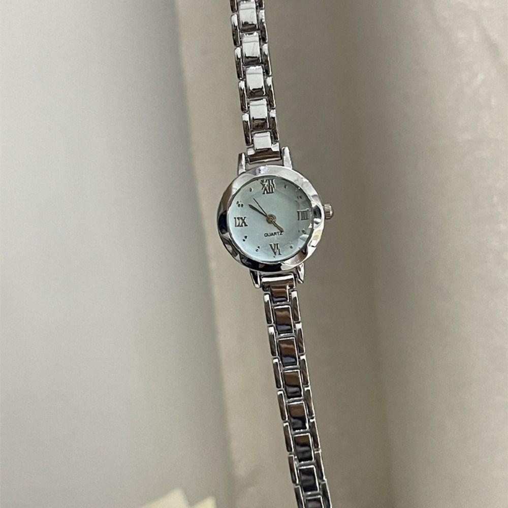 Small Round Dial Women Watch Exquisite Quartz Wristwatch Trendy Golden Wrist Watch Daily Use