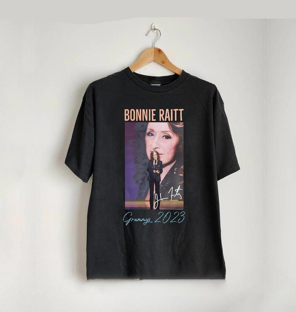 The Grammys Bonnie Raitt Wins Song of the Year Unisex T-Shirt DI639