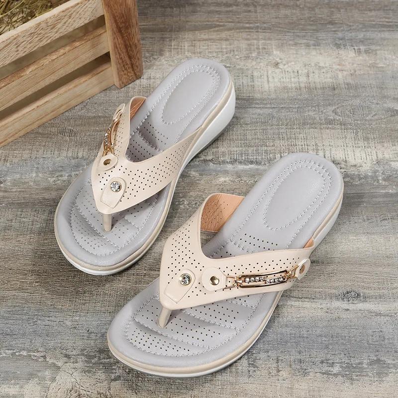 Fashion 2025 NEW Flip-flops Women Wear Non-slip Thick-soled Wedges Women Sandals Slippers In Summer Women Wear Beach Shoes