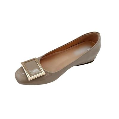 Женские осенние туфли 2025 года из лакированной кожи цвета слоновой кости с низким вырезом и скрытой танкеткой, с квадратной пряжкой