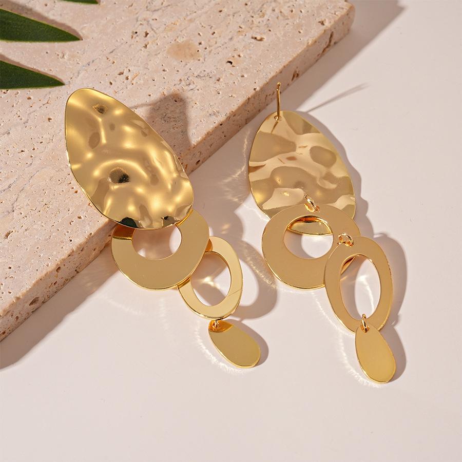 Модные серьги-подвески для женщин