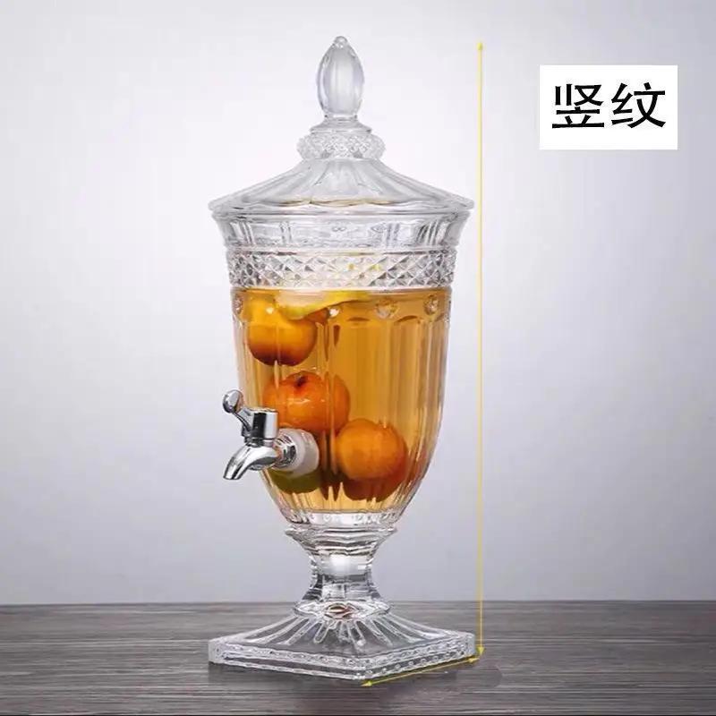 Высококачественный 2-галлонный диспенсер для напитков из прозрачного стекла с элегантным рельефным дизайном - идеально подходит для домашнего декора
