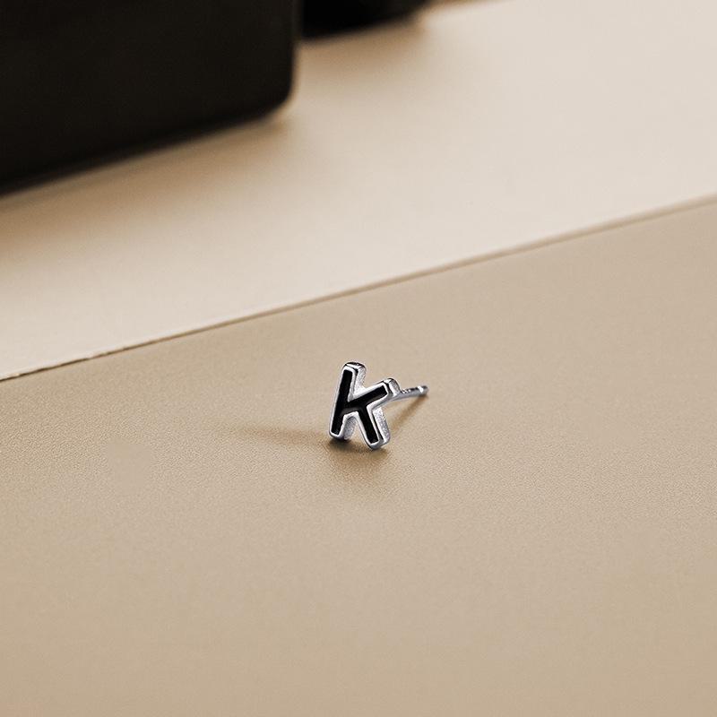 Серьги-алфавиты Banyan Tree S925 из серебра с черным клеем — модные, простые, унисекс, стильные, одиночные.