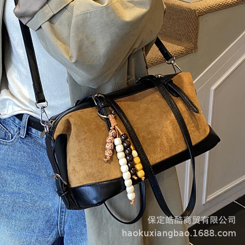 Frosted Retro Small Bag Women's Autumn and Winter 2025 New Niche Design Messenger Bag Popular Ins Portable Pillow Bag