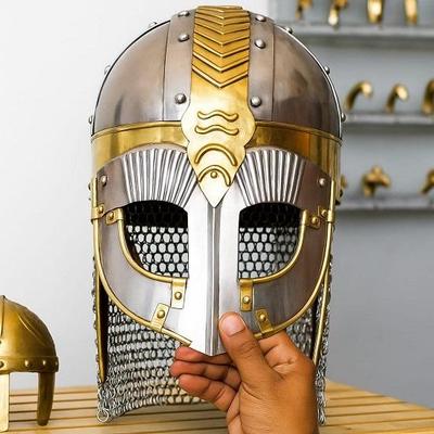 Средневековый шлем викинга: Сделанная вручную стальная латунная норвежская броня с кольчугой