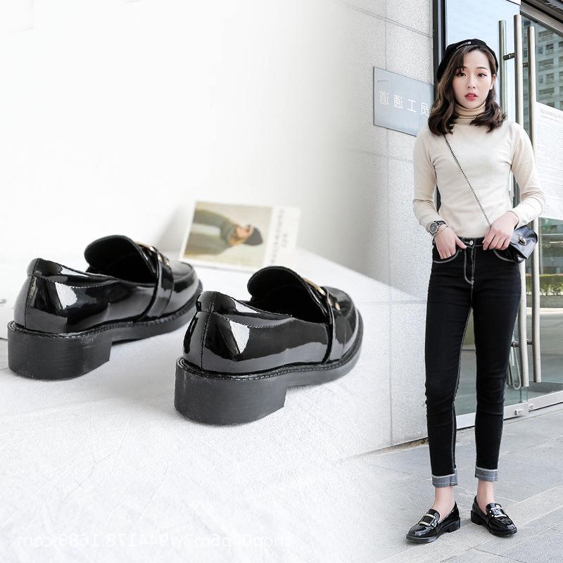 Женские лакированные туфли