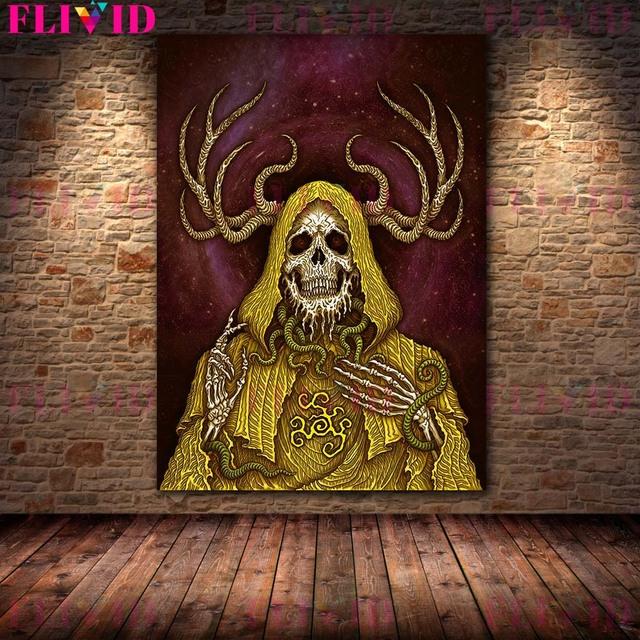 Плакаты и печатные изображения великих колдовских демонов старого поколения интегрируются в народное настенное искусство