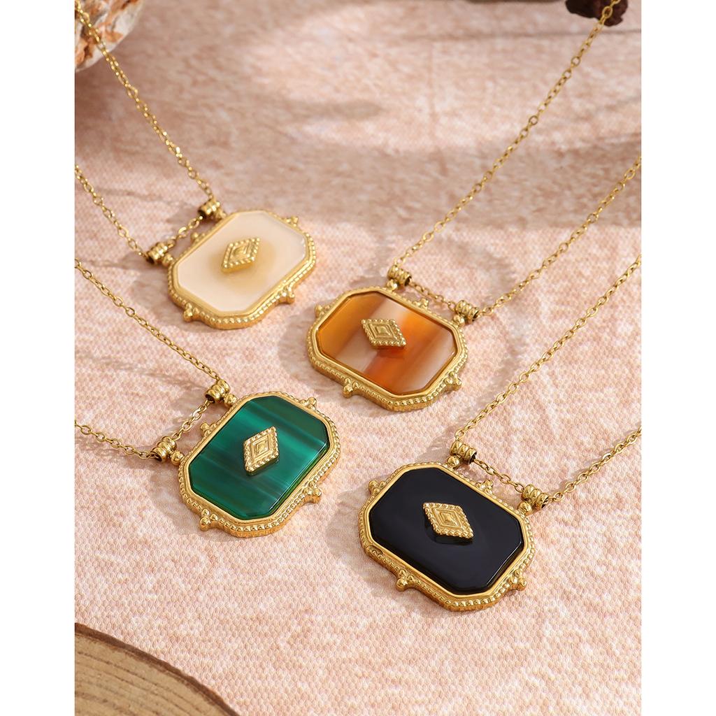 YACHAN Vintage Luxury Acrylic Charms Pendant Necklaces for Women Gold Plated Trendy Y2K Jewelry Waterproof