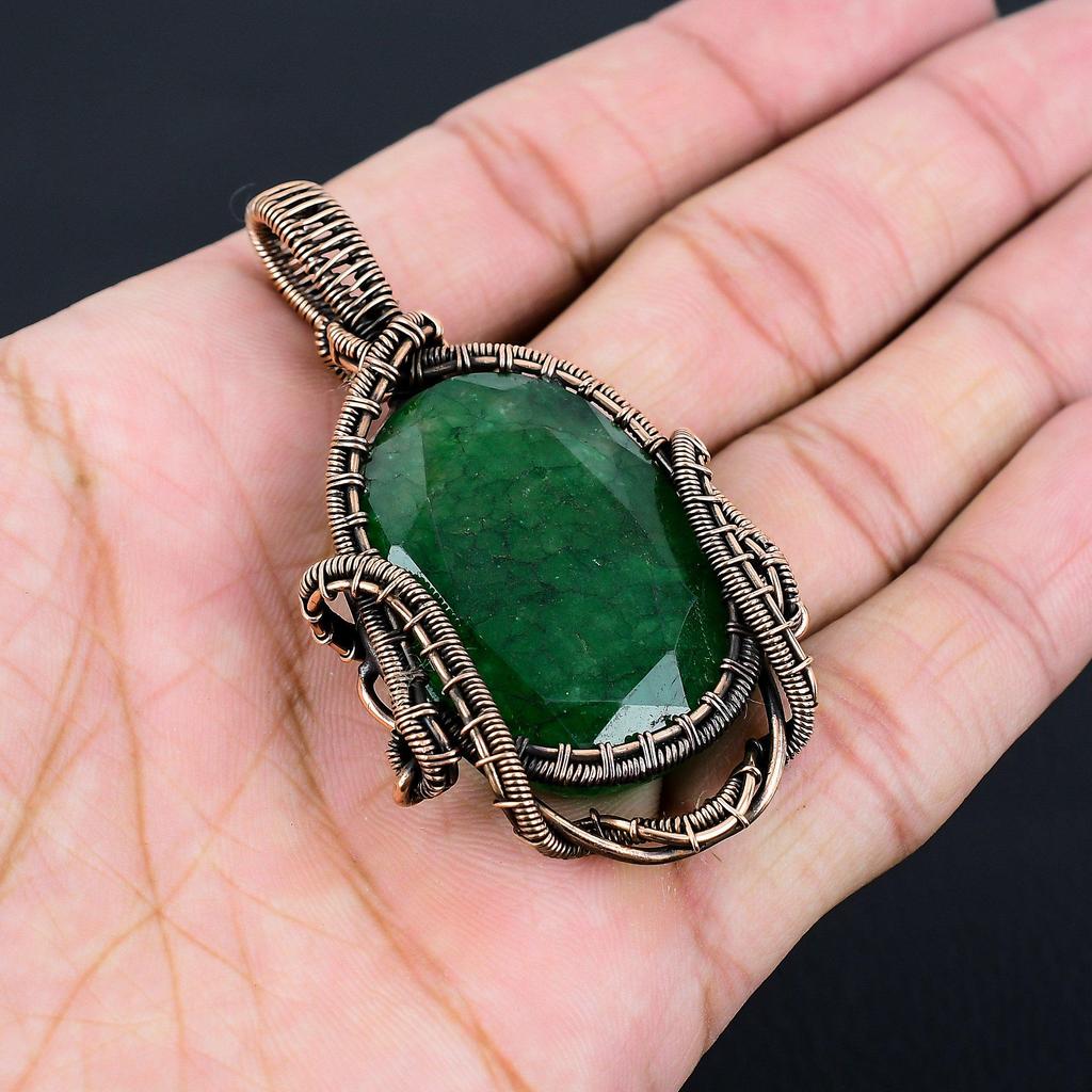 Созданный в лаборатории изумрудный драгоценный камень Чистая медная проволока, обернутая ювелирными изделиями ручной работы