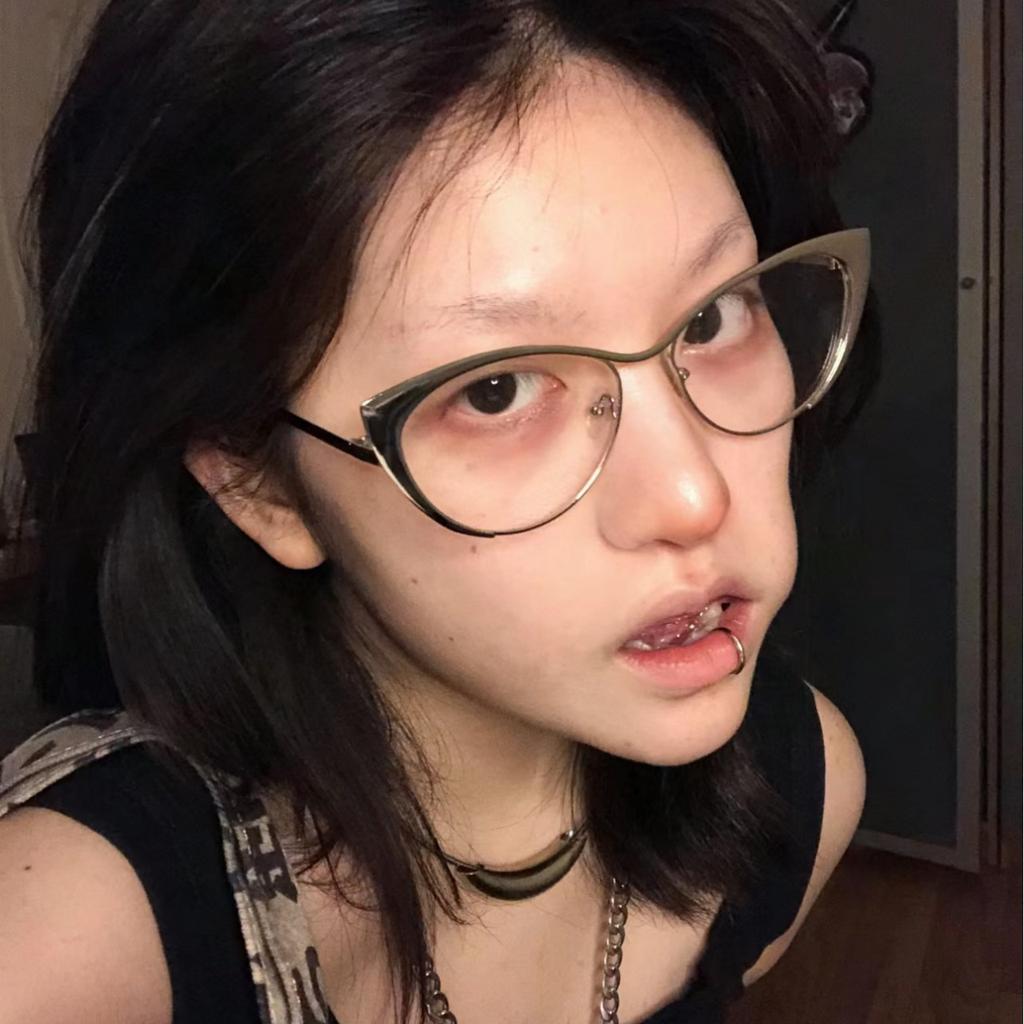 Unisex New Retro Cat Eye Nearsighted Glasses Fashionable Design Metal Frames Luxury HD Blue Light Blocking Nearsighted Glasses