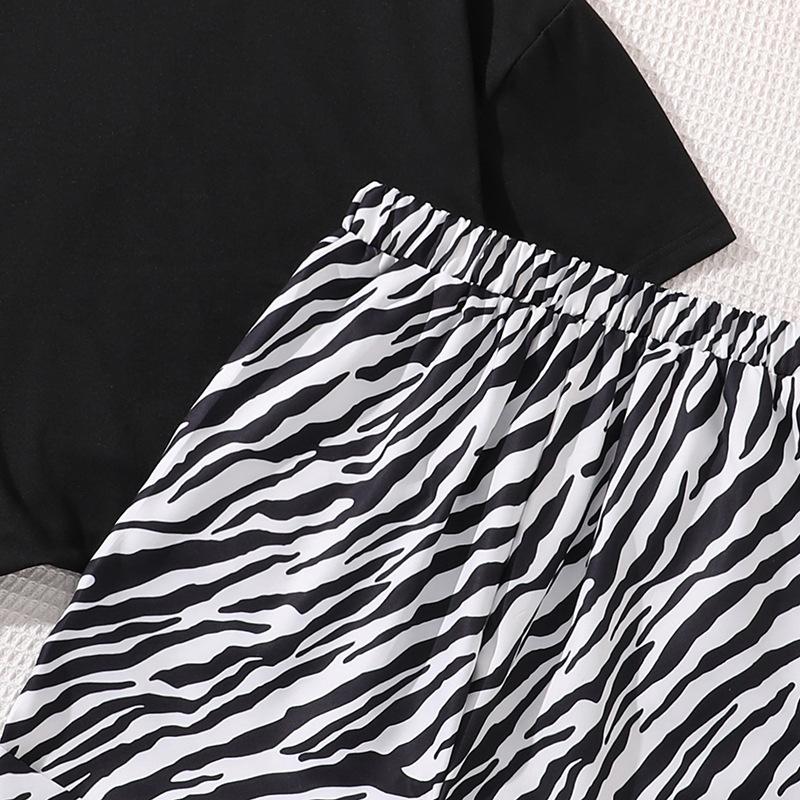 Костюм для девочек, летняя детская одежда, новый топ с короткими рукавами и рисунком в виде мультяшных букв + повседневные шорты с принтом зебры, костюм из двух частей