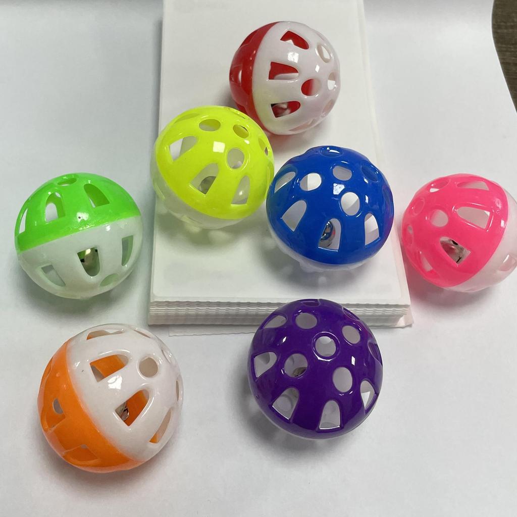 Игрушка-мячик с кошачьим колокольчиком для самостоятельной игры, снимающая скуку