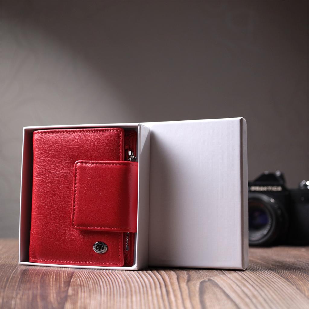 Women's Vertical Wallet Made of Genuine Leather ST Leather 22704 Red