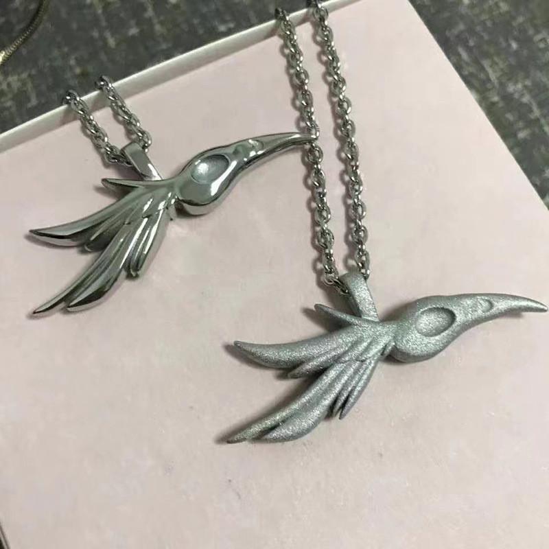 Красиво выполненное ожерелье из перьев Lol, вдохновленное Blue Lo, с уникальным геометрическим дизайном