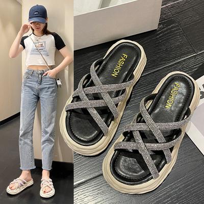 2024 Новые мягкие подошвы растворенные толстые подошвы пляжные римские кресты Cool Drag стразы тапочки для женской летней верхней одежды