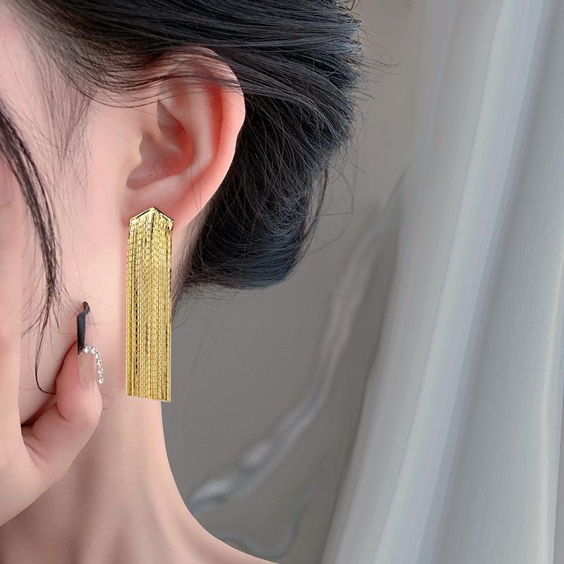 Rich Family's Daughter Tassel Earrings Long Line Waterfall Sparkling V-shaped Tassel Earrings
