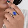 Кольцо-заявление из синего лазурита, серебро 925 пробы, овальный лазуритовый кабошон, минималистичные украшения в стиле бохо