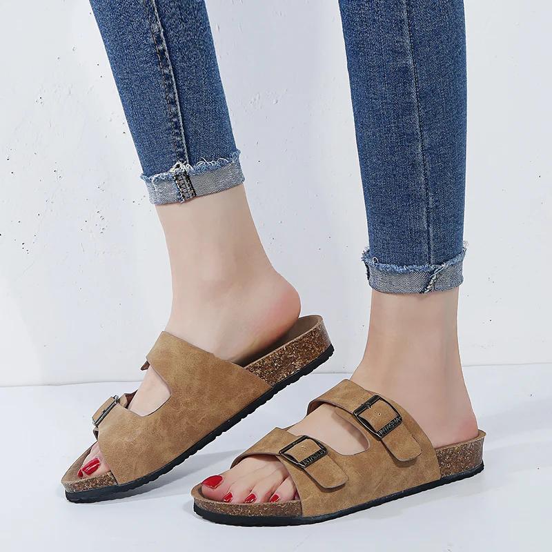 2024 Брендовые женские туфли Базовые женские тапочки Модные повседневные тапочки с пряжкой на ремне Женские летние однотонные плоские тапочки с открытым носком