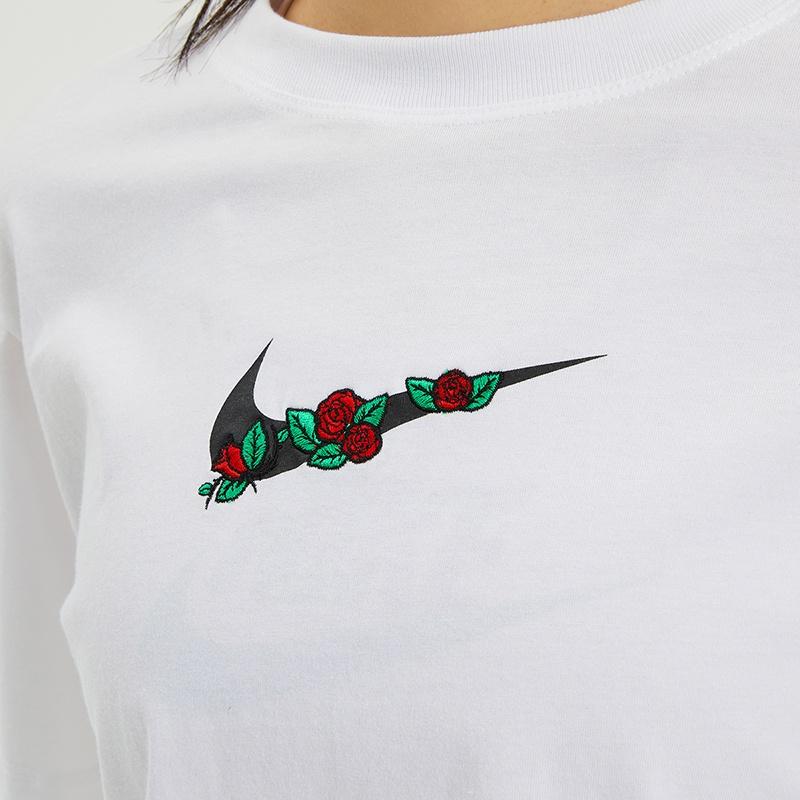 Nike T Shirts Women's White Crew Neck Moderate Straight Fit DN5887-100