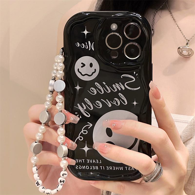 Силиконовый чехол с кремовым узором и браслетом для iPhone 16 Pro — подходит для моделей 6–8, 12, 14 и 15