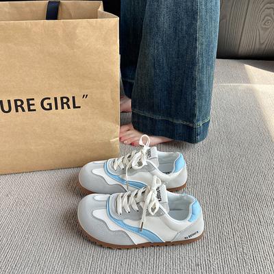 Женские весенние новые кроссовки не утомляют и являются универсальными спортивными и повседневными туфлями на плоской подошве