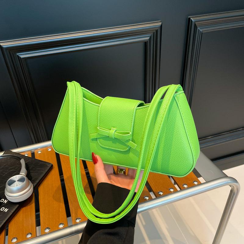 Повседневная нишевая дизайнерская сумка-подмышка женская новая модная темпераментная通勤 текстурная персонализированная сумка-полумесяц