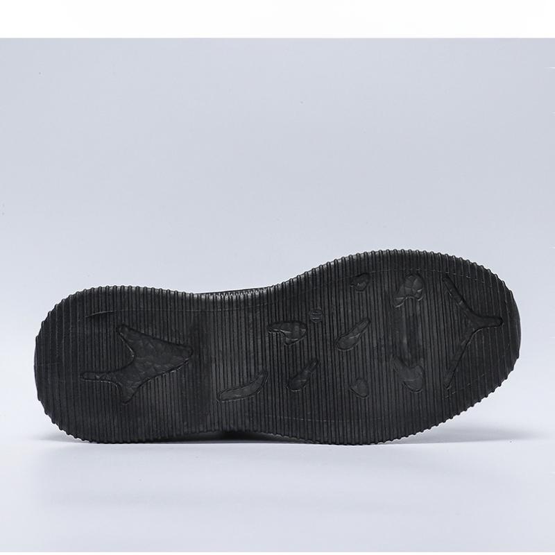 Новые модные трендовые кроссовки для мужчин