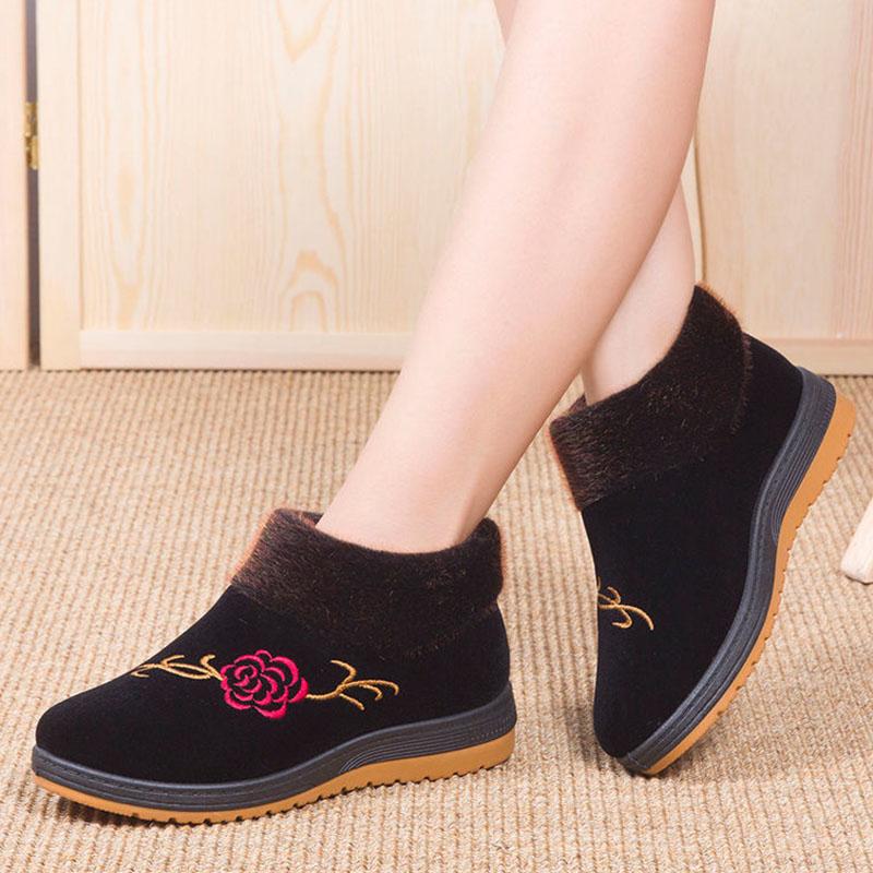 Ladies' Warm Cotton Slippers with Embroidered Flower Patterns Plus Velvet Warm Slippers Indoor Outdoor Mother's Boots