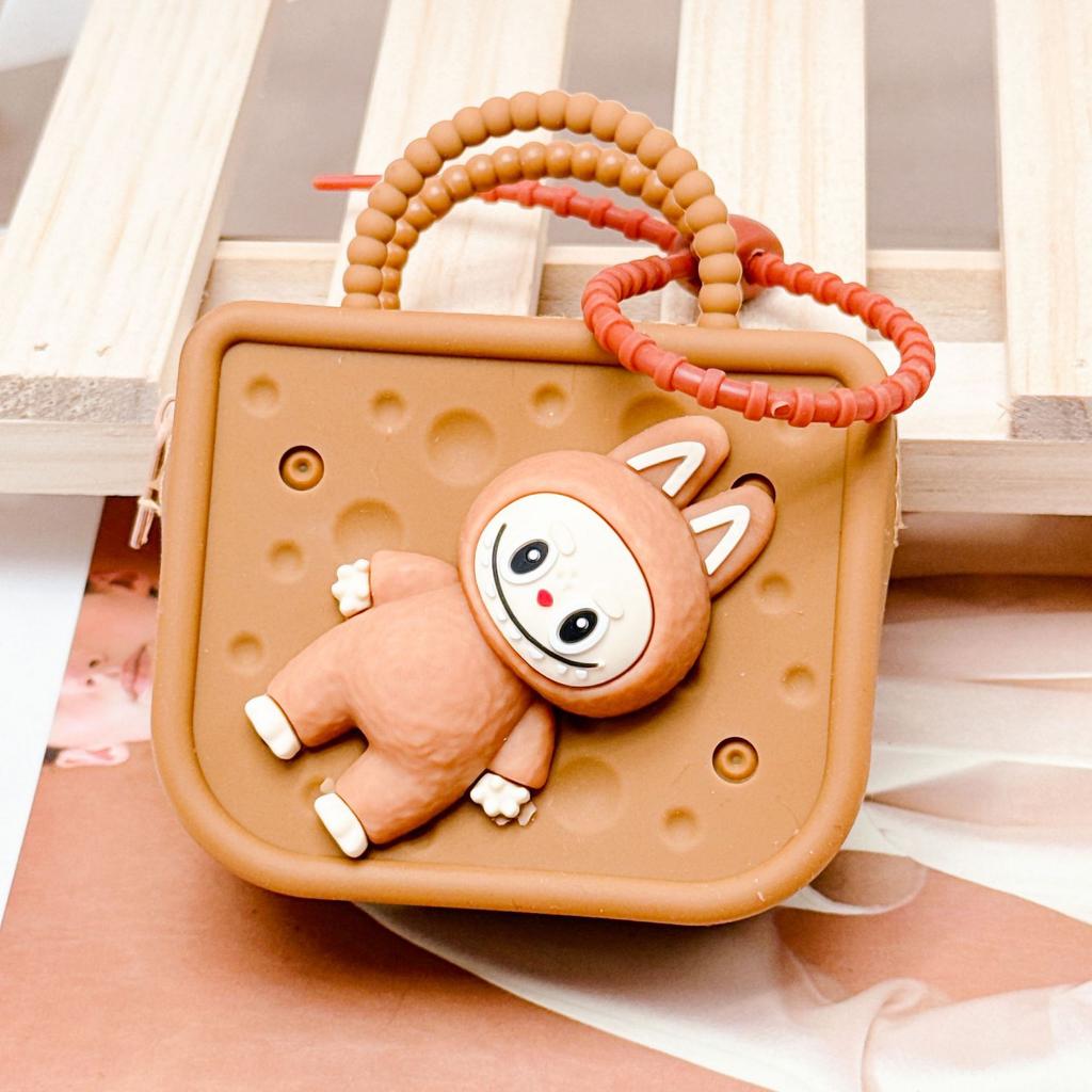 Кошелек для монет Labubu для девочек, маленький подарок, милый мультяшный, съемная кукла, маленькая квадратная сумка, подвеска CLE