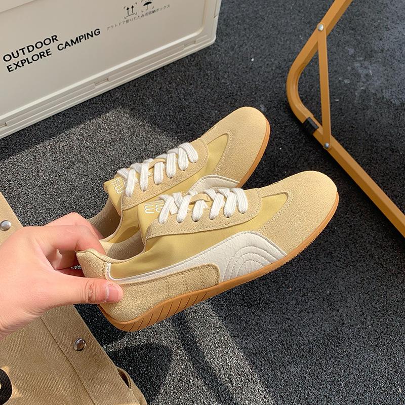 2025 маленькие белые туфли женские тренировочные повседневные кроссовки на шнуровке кроссовки спортивные универсальные туфли на плоской подошве ретро немецкие тренировочные туфли