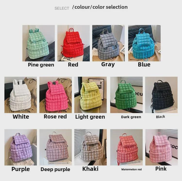 Женский пушистый клетчатый рюкзак — стильный, легкий, большой вместимости для поездок на работу и путешествий осенью/зимой.